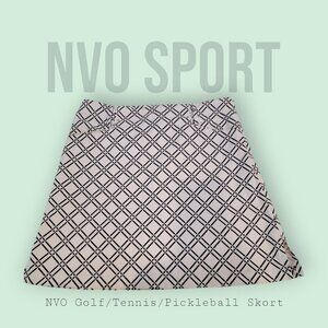 Super Cute White/Black Skort - Size 4 - Look Great on and off the Court/Course
